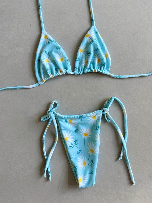 Baby Blue Daisy String Tie Triangle Set